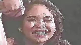 خوبصورتی نے خود کو غسل میں دھویا۔ اس نے مجھے اس کی بلی اور سہ کو وہاں دیا. سکی ترکی