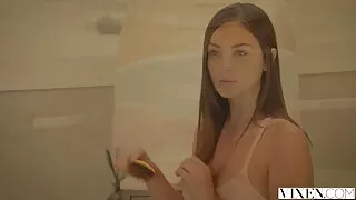 چاچی Sveta اس کے بھتیجے کے ساتھ مشت زنی ، اسے ایک آدمی بنا. فیلم سکسی ترکی