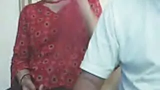 بہن کی گرل فرینڈ نے پیٹر گرین کے سامنے ٹانگیں پھیلائیں ۔ سکی ترکی
