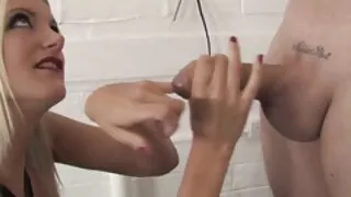 ڈیانا Rius دیتا ہے بلی فلم سکس تر کی اور کیک کے لئے ڈاکٹر میٹ برڈ.