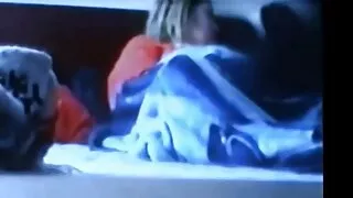 وہ بیلا کے سکسی ترکی پچھواڑے میں ایک ڈک چھڑکاتا ہے.