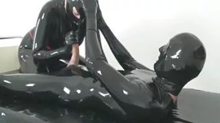 خوبصورت رولینڈ ایک کار ڈرائیور کی سکسی ترکی طرف سے گڑبڑ.