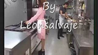 اس لڑکے کی ایک گرل فرینڈ اور اس سکس جدید ترکی کی بڑی بہن ہے ۔