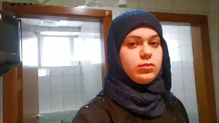 Milanochka ایک تاریخ فیلم سکسی ترکی اذری سے پہلے اس کی بلی teases.